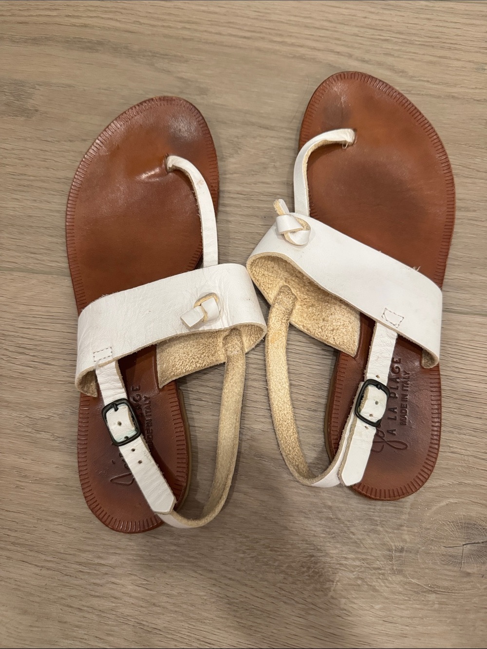 Joie White Leather Toe-Loop Sandals with Brown Footbed - Picture 1 of 1
